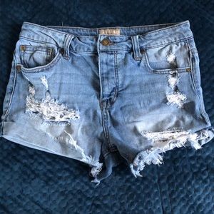 LIGHT BLUE JEAN SHORTS
